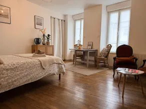 Ideal for couples & professionals, quiet center, wifi, close to the station - Image 4