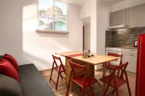 Sweet, modern home - Image 3