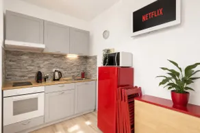 Sweet, modern home - Image 2
