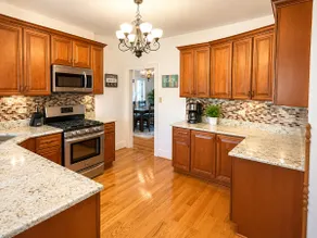 Large Lakefront Retreat on Pistakee Lake - Image 4