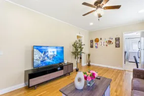 Detached charming house Prime location King-bed! 2 - Image 5