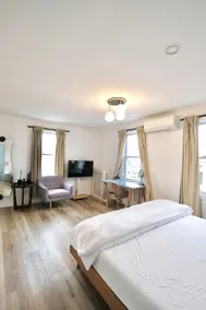 Charming 3BR Home - Quiet Stay, Close to NYC - Image 2