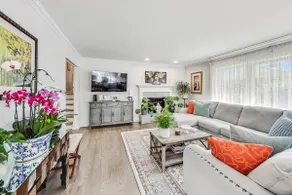 3bedrooms& 2 bath (king bed) in newly updated Home - Image 3