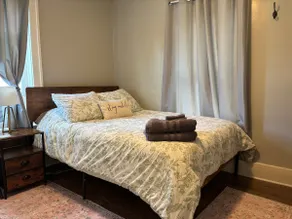 2 bed w/ garage by hospital in quiet area - Image 4