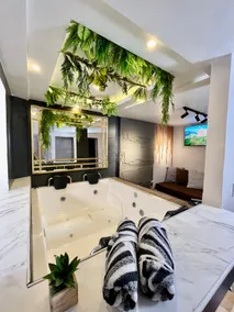 Cozy house with a jacuzzi/near the subway - Image 3