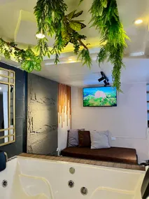 Cozy house with a jacuzzi/near the subway - Image 2