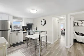5 Mins to Fallsview | With BBQ/Wine/Parking - Image 3