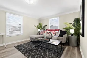 5 Mins to Fallsview | With BBQ/Wine/Parking - Image 2