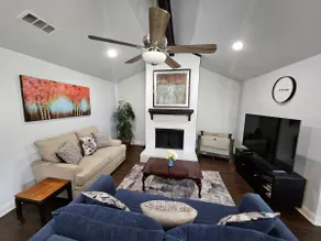 Luxury Duplex/KING Beds/AT&T, 6 Flag~3 Mi/Crib/BBQ - Image 2