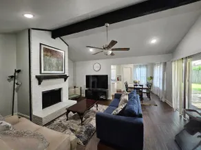 Luxury Duplex/KING Beds/AT&T, 6 Flag~3 Mi/Crib/BBQ - Image 3