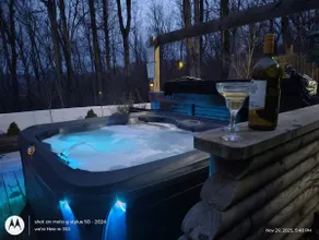 Peaceful, private retreat overlooking woods - Image 2