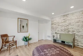 Cozy 2-Bedroom Apartment Suite - Image 2