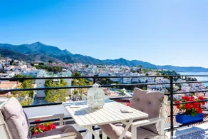 Amazing views, pool and parking at Bijou apartment - Image 2