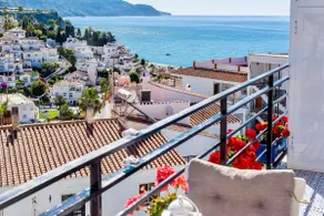 Amazing views, pool and parking at Bijou apartment - Image 3