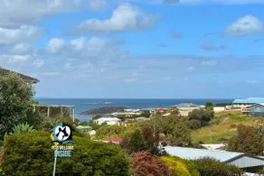 Cozy new 3BR home w/stunning sea views, fast wifi - Image 5