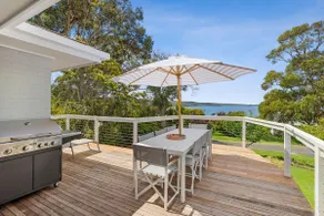 Alby's - Beachfront Retreat - Image 3