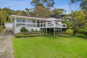 Alby's - Beachfront Retreat - Image 4