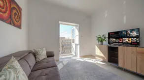 Gorgeous Grand Apartment with Serene Balcony - Image 2