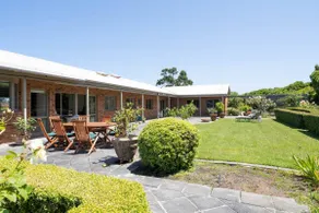 Viewbank Homestead: A Sprawling Garden Estate - Image 2