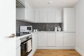 Cosy 1 Bedroom Apartment in the Heart of Eastleigh - Image 3