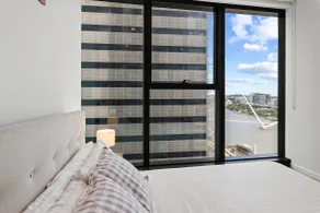 CBD Luxury River View & Fireworks 1Bed Apt The One - Image 2
