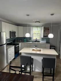 Charming, spacious and updated 3 bedroom bungalow - Image 3