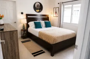 Modern 2 Bedroom Retreat, Private Gazebo, Pool, Gym & Starlink WiFi - Image 2