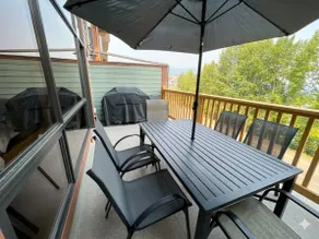 Alpine Retreat: 2BR Ski-In/Ski-Out Condo with Private Hot Tub - Image 4