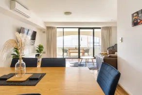 Spacious Freo Apt BBQ Balcony & 2 Cars - Image 3