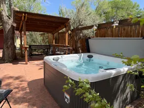 Moosewood Cottage- Hot Tub, Downtown, Dog Friendly - Image 2