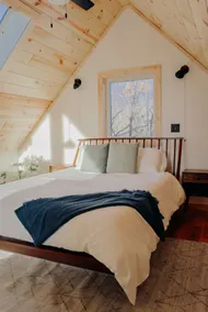 Aurora Modern Cabin with Sauna and Fireplace - Image 4