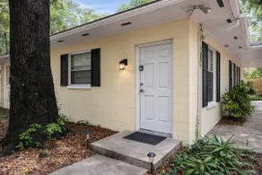Cozy Getaway~2 miles to UF Campus, Free Parking - Image 5