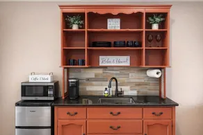 Cozy Getaway~2 miles to UF Campus, Free Parking - Image 4