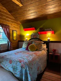 Susie's Cottage in Rockton - Image 2