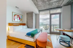 Modern, 31st-floor studio with amazing lake view - Image 2