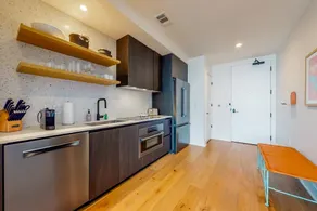 Modern, 31st-floor studio with amazing lake view - Image 4