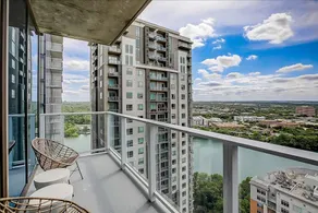 Corner Condo 2BR Lakefront Natiivo Austin 25th-fl - Image 4