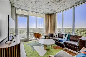 Corner Condo 1BR Lakefront Natiivo Austin 24th-fl - Image 3