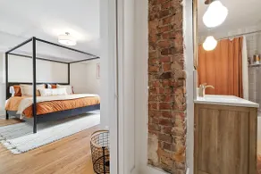 Montrose Manor- In the heart of Belmont! - Image 4