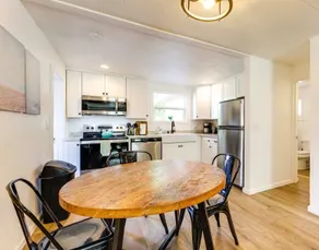 Hilltop 1 Bedroom House - Clean, Private and Quiet - Image 2