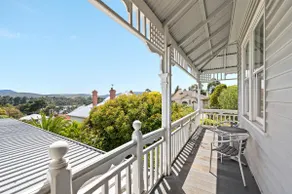 Cornelian bay hideaway - warm, water views - Image 3