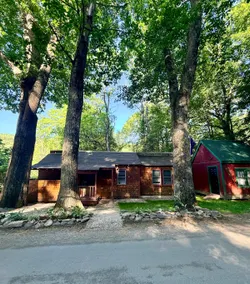 Charming & Cozy River Front Cabin- Close to ski mountains. Ski,Fish,Swim & Hike! - Image 2