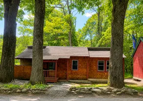 Charming & Cozy River Front Cabin- Close to ski mountains. Ski,Fish,Swim & Hike! - Image 3