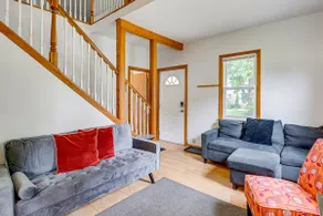 Westmont Home w/ Hot Tub! Walk to Metra Station - Image 5
