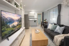Cosy, private guest house with pool and private parking - Image 2