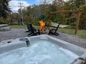 Tiny home, fast wifi hot tub - Image 2