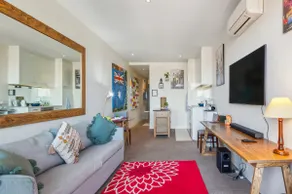 Stylish Beachside Studio | Walk to Beach - Image 3
