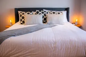 Capitalia | Santa Fe: Style & Comfort with Parking - Image 3