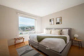 Capitalia | Santa Fe: Style & Comfort with Parking - Image 4