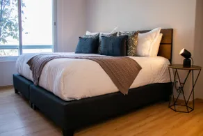 Capitalia | Santa Fe: Style & Comfort with Parking - Image 5